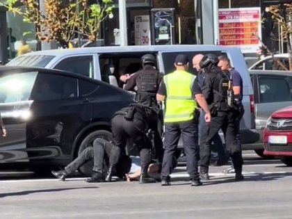 Retinere ca in filme pe strazile capitalei. Momentul in care mascatii de la Fulger incatuseaza mai multe persoane - VIDEO Retinere ca in filme pe strazile capitalei. Momentul in care mascatii de la Fulger incatuseaza mai multe persoane - VIDEO