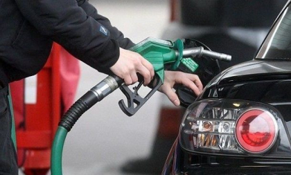 Vesti bune pentru soferi. Carburantii se ieftinesc. Noile preturi stabilite de ANRE pentru benzina si motorina - FOTO