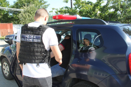 Cetatean israelian dat in cautare pe teritoriul Republicii Moldova, retinut la trecerea frontierei: este acuzat de detinerea si folosirea actelor oficiale false Cetatean israelian dat in cautare pe teritoriul Republicii Moldova, retinut la trecerea frontierei: este acuzat de detinerea si folosirea actelor oficiale false