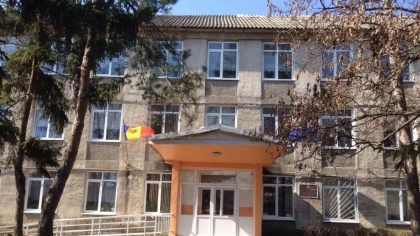 Profesorii din Vasieni avertizeaza ca vor demisiona daca autoritatile nu vor redeschide clasa a X-a din liceu
