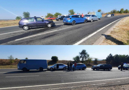 Accident in lant, la Bardar. Patru automobile, avariate, iar o persoana a fost ranita. Ce spune politia - FOTO