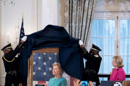 „Ghinion, Vladimir”. Putin, tinta ironiilor lui Hillary Clinton, pe fondul extinderii NATO „Ghinion, Vladimir”. Putin, tinta ironiilor lui Hillary Clinton, pe fondul extinderii NATO