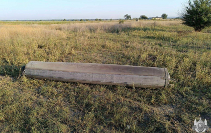 Doua fragmente din racheta, gasite in satul Chitcani. Ce spun expertii - FOTO Doua fragmente din racheta, gasite in satul Chitcani. Ce spun expertii - FOTO