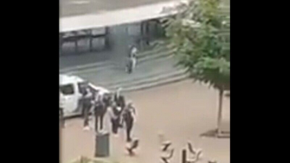 Mai multi morti in urma unor focuri de arma, in Rotterdam. Suspectul purta o tinuta de lupta Mai multi morti in urma unor focuri de arma, in Rotterdam. Suspectul purta o tinuta de lupta