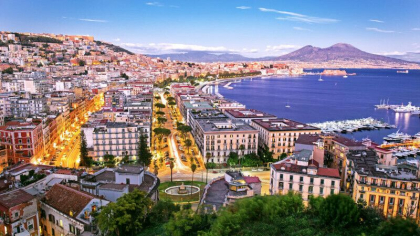 Napoli se pregateste pentru evacuari, dupa cel mai puternic cutremur din ultimii 40 de ani. O eruptie vulcanica pare iminenta Napoli se pregateste pentru evacuari, dupa cel mai puternic cutremur din ultimii 40 de ani. O eruptie vulcanica pare iminenta
