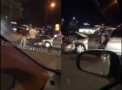 Accident teribil in capitala. O persoana a ajuns la spital - VIDEO Accident teribil in capitala. O persoana a ajuns la spital - VIDEO