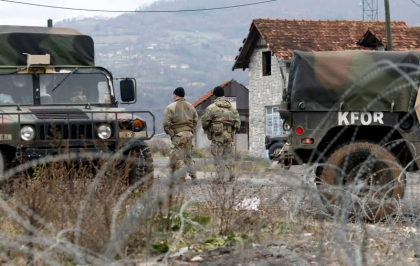 Washingtonul cere Serbiei sa isi retraga trupele masate la granita cu Kosovo Washingtonul cere Serbiei sa isi retraga trupele masate la granita cu Kosovo