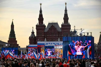 Mii de oameni au umplut Piata Rosie din Moscova pentru a sarbatori anexarea regiunilor ucrainene. Putin nu va fi prezent - VIDEO Mii de oameni au umplut Piata Rosie din Moscova pentru a sarbatori anexarea regiunilor ucrainene. Putin nu va fi prezent - VIDEO