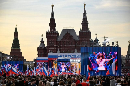 Mii de oameni au umplut Piata Rosie din Moscova pentru a sarbatori anexarea regiunilor ucrainene. Putin nu a fost prezent dar va tine un discurs televizat sambata - VIDEO