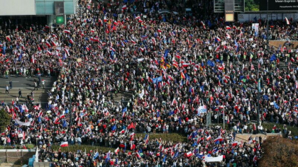 Imagini impresionante in Polonia. Fostul premier Donald Tusk sustine ca peste 1 milion de oameni au iesit pe strazi - FOTO