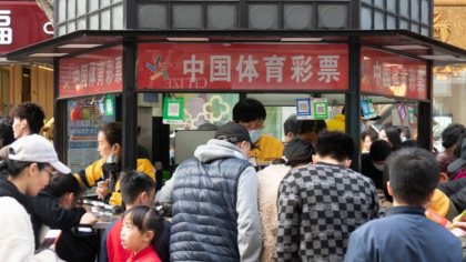 Ultima speranta a tinerilor din China sunt biletele la loterie: „Au mai multe sanse sa castige la loto, decat dintr-o lucrare”