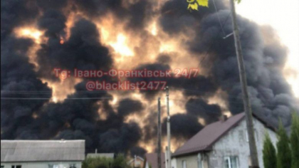 Momentul unei explozii puternice la o conducta de petrol in vestul Ucrainei. Trei persoane au fost ranite - VIDEO Momentul unei explozii puternice la o conducta de petrol in vestul Ucrainei. Trei persoane au fost ranite - VIDEO