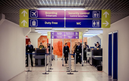 A crezut ca scapa basma curata, dar nu i-a mers. Ce au gasit vamesii de la aeroport in valiza unui moldovean - FOTO A crezut ca scapa basma curata, dar nu i-a mers. Ce au gasit vamesii de la aeroport in valiza unui moldovean - FOTO