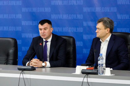Petru Rotaru - prezentat echipei ministerului Finantelor. Cum a fost primit de colegi - FOTO Petru Rotaru - prezentat echipei ministerului Finantelor. Cum a fost primit de colegi - FOTO