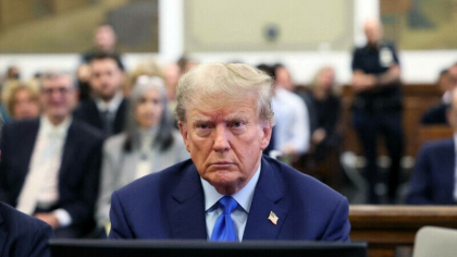 Donald Trump, prezent la tribunalul din New York unde este judecat pentru frauda. Procurorul general este democrat