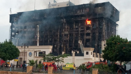 Incendiu urias in Egipt. Cel putin 25 de persoane au fost ranite dupa ce o cladire a politiei a fost cuprinsa de flacari - FOTO Incendiu urias in Egipt. Cel putin 25 de persoane au fost ranite dupa ce o cladire a politiei a fost cuprinsa de flacari - FOTO