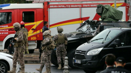 Val de arestari in Turcia dupa atentatul de la Ankara. Politistii au retinut 67 persoane suspectate
Val de arestari in Turcia dupa atentatul de la Ankara. Politistii au retinut 67 persoane suspectate