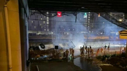 Accident teribil in Italia. Un autobuz a cazut de pe podul care leaga Venetia de Mestre. Cel putin 18 morti si zeci de raniti Accident teribil in Italia. Un autobuz a cazut de pe podul care leaga Venetia de Mestre. Cel putin 18 morti si zeci de raniti