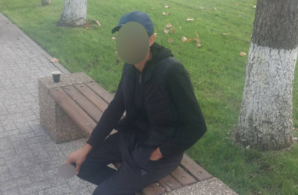 Doi barbati, unul dintre care era anuntat in cautare, au fost retinuti cu droguri de carabinieri - FOTO Doi barbati, unul dintre care era anuntat in cautare, au fost retinuti cu droguri de carabinieri - FOTO