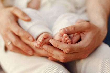 Mamele neangajate care ingrijesc copii pana la varsta de doi ani vor beneficia de asistenta medicala completa. Proiectul, aprobat de Guvern Mamele neangajate care ingrijesc copii pana la varsta de doi ani vor beneficia de asistenta medicala completa. Proiectul, aprobat de Guvern