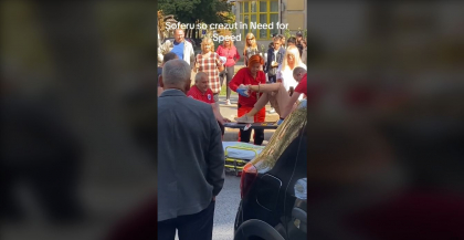 O femeie din capitala a ajuns la spital dupa ce a fost lovita in plin de o masina. Imagini care va pot afecta emotional - VIDEO
