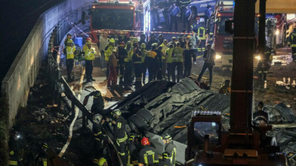 
Cum s-a produs accidentul din Italia, in care au murit 21 de oameni. Podul avea o „gaura” de doi metri in bara de protectie