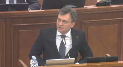 Premierul Dorin Recean, prezent la sedinta Parlamentului: „Ambii mei parinti au fost profesori. Multumim, dragi invatatori pentru ca in orice situatii dificile tineti atat de mult la viitorul Republicii Moldova” Premierul Dorin Recean, prezent la sedinta Parlamentului: „Ambii mei parinti au fost profesori. Multumim, dragi invatatori pentru ca in orice situatii dificile tineti atat de mult la viitorul Republicii Moldova”