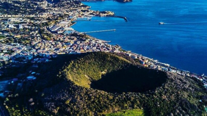 Italia se pregateste pentru posibile evacuari a zeci de mii de persoane in perimetrul supervulcanului de langa Napoli
Italia se pregateste pentru posibile evacuari a zeci de mii de persoane in perimetrul supervulcanului de langa Napoli