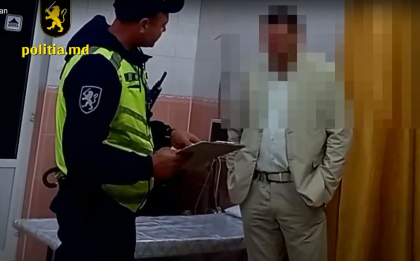 Primar dintr-un sat din Drochia - cercetat penal, dupa ce a urcat baut la volan, iar cand a fost oprit de politisti a refuzat testarea pentru alcoolemie - VIDEO