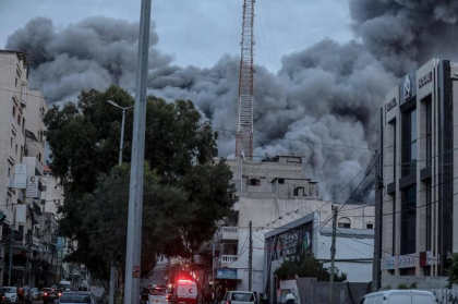 Razboi in Israel: Hezbollah a atacat si el dinspre nord, israelienii au raspuns cu lovituri in Liban. Hamas inca are luptatori in 7 orase israeliene. Netanyahu: Urmeaza un razboi lung si dificil Razboi in Israel: Hezbollah a atacat si el dinspre nord, israelienii au raspuns cu lovituri in Liban. Hamas inca are luptatori in 7 orase israeliene. Netanyahu: Urmeaza un razboi lung si dificil