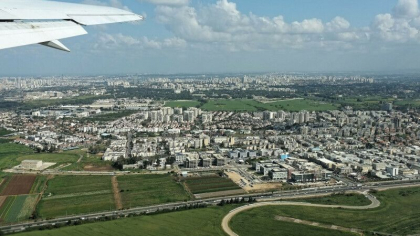 O racheta a cazut in apropiere de aeroportul Ben Gurion din Tel Aviv. Sunt raniti in sudul tarii, in urma unor noi tiruri O racheta a cazut in apropiere de aeroportul Ben Gurion din Tel Aviv. Sunt raniti in sudul tarii, in urma unor noi tiruri