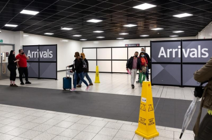 Marea Britanie: Toate zborurile suspendate la aeroportul Luton din Londra din cauza unui incendiu