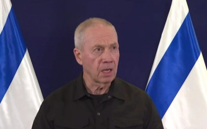 Ministrul apararii al Israelului, Yoav Galant, promite „sa stearga Hamas de pe fata pamantului”, dupa „cel mai grav atac terorist” din istorie. El a aparut alaturi de premierul Netanyahu si de Benny Gantz, liderul partidului Unitatii Nationale cooptat in cabinetul de razboi