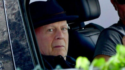 Bruce Willis isi pierde treptat capacitatea de a vorbi. Dementa „i-a furat” unul dintre hobby-urile preferate Bruce Willis isi pierde treptat capacitatea de a vorbi. Dementa „i-a furat” unul dintre hobby-urile preferate