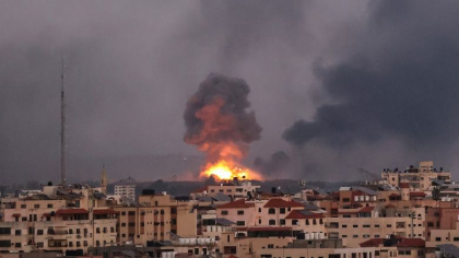 Ultimatumul Israelului: Locuitorii din Gaza sa plece spre sud. Palestinienii parasesc orasul cu carute, masini, vaci si oi