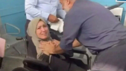 Momentul in care o mama isi saruta pentru ultima data bebelusul mort in timpul unui atac israelian asupra Fasiei Gaza - VIDEO Momentul in care o mama isi saruta pentru ultima data bebelusul mort in timpul unui atac israelian asupra Fasiei Gaza - VIDEO