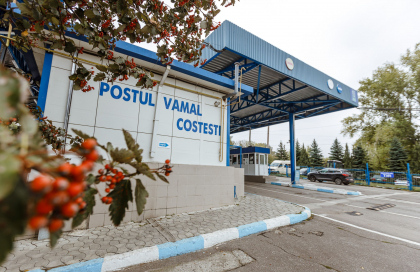 Si-a facut plinul pentru un an inainte. Ce au gasit vamesii intr-un microbuz care se intorcea din Polonia - FOTO