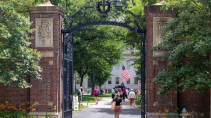 Conflictul dintre Israel si Hamas incinge spiritele la Harvard. Un camion a imprastiat pliante cu „cei mai antisemiti studenti” Conflictul dintre Israel si Hamas incinge spiritele la Harvard. Un camion a imprastiat pliante cu „cei mai antisemiti studenti”