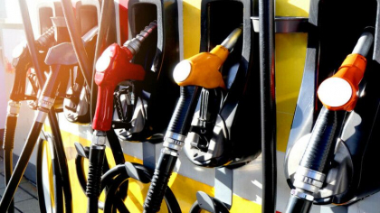 Soferii vor plati mai putin. ANRE anunta ieftiniri la carburanti. Cat va costa benzina si motorina - FOTO