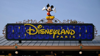 Un tren care transporta europarlamentari la Strasbourg a ajuns din greseala la Disneyland Un tren care transporta europarlamentari la Strasbourg a ajuns din greseala la Disneyland