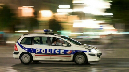 Un barbat a incercat sa injunghie un trecator in apropierea unei sinagogi din Cannes. Individul a strigat "Allah Akbar"