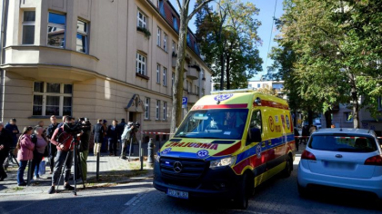 Atac socant in Polonia. Un barbat a injunghiat pe strada un baietel de 5 ani, aflat in excursie cu gradinita Atac socant in Polonia. Un barbat a injunghiat pe strada un baietel de 5 ani, aflat in excursie cu gradinita