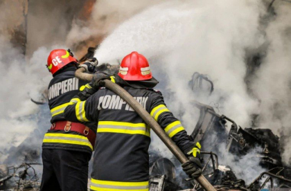 Un barbat a ajuns la spital cu arsuri, dupa ce locuinta lui a luat foc, la Orhei. Flacarile ar fi izbucnit din cauza unei tigari aprinse