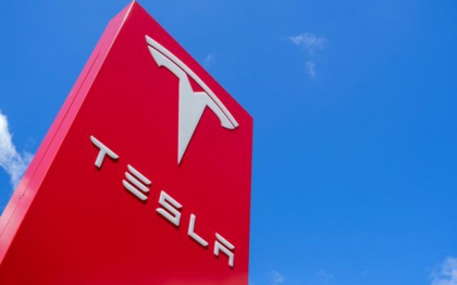 Tesla recheama 55.000 de vehicule Model X, pentru o defectiune care impiedica avertizarea privind scaderea lichidului de frana

