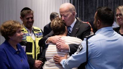 Cine e femeia pe care Joe Biden a imbratisat-o in Israel. Rachel a ajuns erou national, iar povestea ei a facut inconjurul lumii Cine e femeia pe care Joe Biden a imbratisat-o in Israel. Rachel a ajuns erou national, iar povestea ei a facut inconjurul lumii