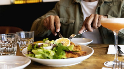 Un barbat din Spania a simulat de 20 de ori atacuri de cord in restaurante de lux ca sa nu plateasca nota Un barbat din Spania a simulat de 20 de ori atacuri de cord in restaurante de lux ca sa nu plateasca nota
