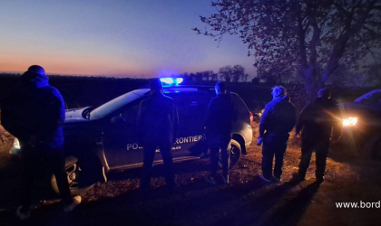 Au deteriorat gardul de la frontiera pentru a ajunge in Moldova. Patru ucraineni, prinsi in timp ce incercau sa intre ilegal in tara noastra