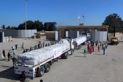 Ce transporta cele 20 de camioane care au intrat sambata in Gaza: Conserve, medicamente, paturi si saltele. Nu si apa sau combustibil
