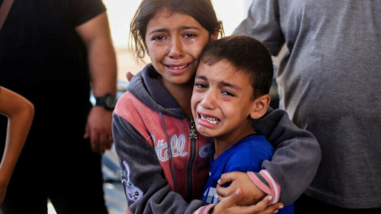 Copiii din Gaza isi scriu numele pe brate, ca sa fie identificati in cazul in care mor in atacuri aeriene - VIDEO Copiii din Gaza isi scriu numele pe brate, ca sa fie identificati in cazul in care mor in atacuri aeriene - VIDEO