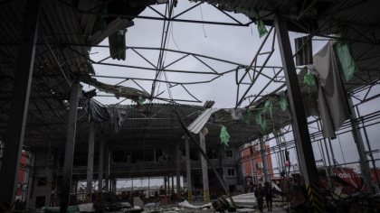 Ucraina a distrus 14 drone si o racheta lansate de Rusia. Resturile unei drone doborate de ucraineni au avariat un depozit din Odesa Ucraina a distrus 14 drone si o racheta lansate de Rusia. Resturile unei drone doborate de ucraineni au avariat un depozit din Odesa
